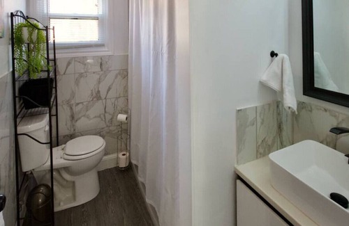 Point Edward House | Peaceful Point Cottage