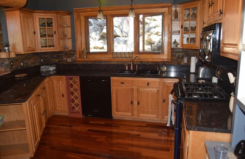 Custer Cabin | Peaceful, private log home with exceptional views and amenities