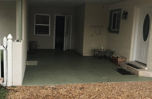 South Pinellas Community Council Apartment | Peaceful private entry studio 2-2.5 mi to many beaches/VA/trail/shops/restaurant