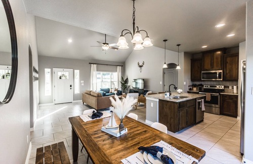 Canyon Lake House | Peaceful & Quiet 3br Home/1mi to Boat Ramp/Near Wineries/Shuffleboard/Firepit
