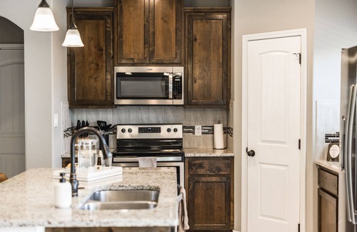 Canyon Lake House | Peaceful & Quiet 3br Home/1mi to Boat Ramp/Near Wineries/Shuffleboard/Firepit
