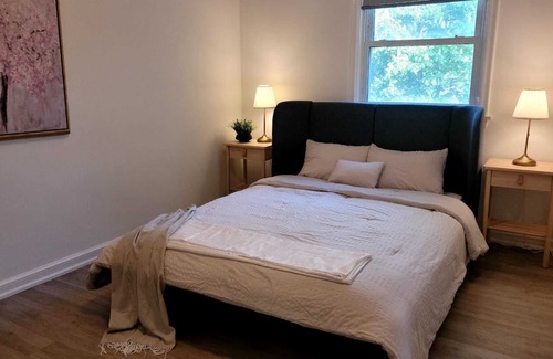 Newmarket House | Peaceful, relaxing 3-bedroom house with a big backyard in Newmarket