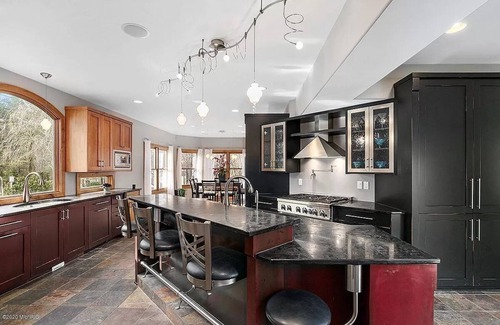 West Olive House | Peaceful Retreat 4 acres 8 BR 3.5 baths 4500 sq. ft. 10% off last min. bookings.