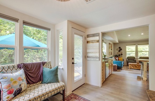 Conroe Cottage | Peaceful Retreat: Conroe Cottage w/ Decks, Views!