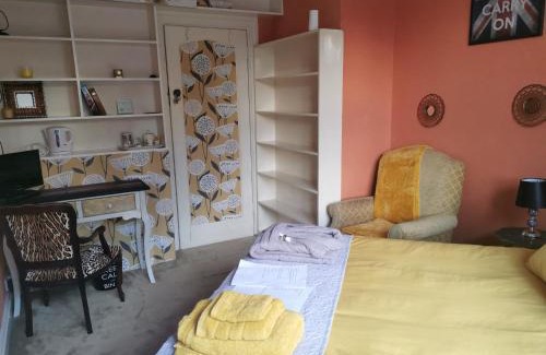 Esher House | PEACEFUL RETREAT HIDEAWAY SURREY