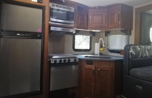 Livermore House | Peaceful Retreat in modern camper w/Panoramic View