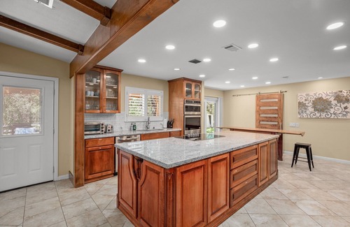 Volente House | Peaceful Retreat near Lake Travis & Volente