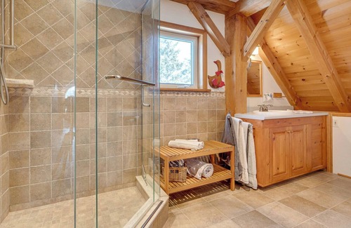 Mono Cottage | Peaceful retreat on 10 acres of wildflowers and trees, beside Mono Cliffs park.
