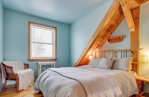 Mono Cottage | Peaceful retreat on 10 acres of wildflowers and trees, beside Mono Cliffs park.