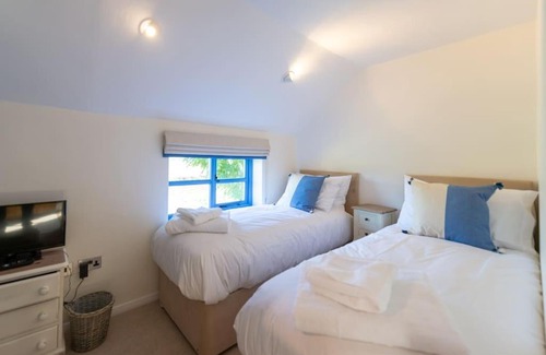 Langport House | Peaceful Riverside Five Bed Cottage in Somerset