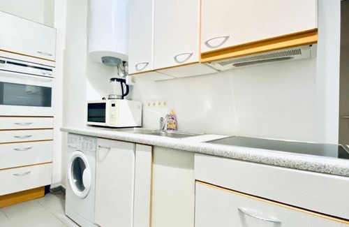 Liesing Apartment | Peaceful Room in a Shared Apt, Close to the City
