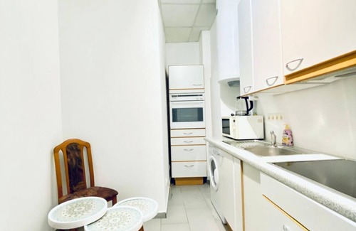 Liesing Apartment | Peaceful Room in a Shared Apt, Close to the City
