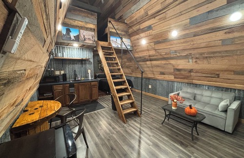 Miller City Cabin | Peaceful secluded cabin located near Horseshoe Lake