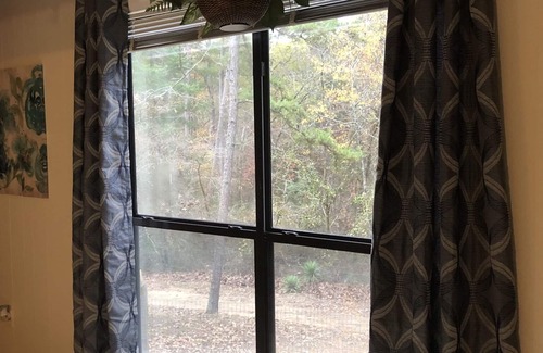 Mid America House | Peaceful semi secluded home minutes to North end of Lake Ouachita.