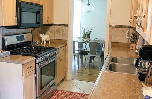 Hickory Plains House | Peaceful Sheep Farm in Austin - Pet Friendly!