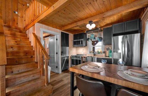 Townsend Cabin | Peaceful Side of the Smokies! Hot Tub! Sleeps 6.