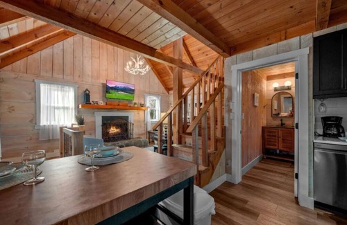 Townsend Cabin | Peaceful Side of the Smokies! Hot Tub! Sleeps 6.