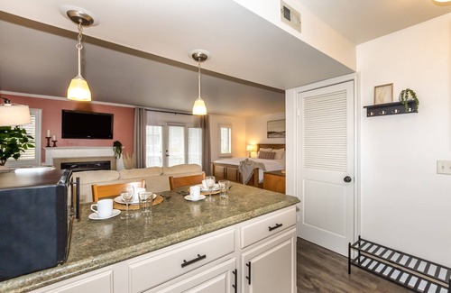 Norwich Villa | Peaceful Spa Villa Getaway - Hot Tub - 3 minutes to Mohegan Sun Casino