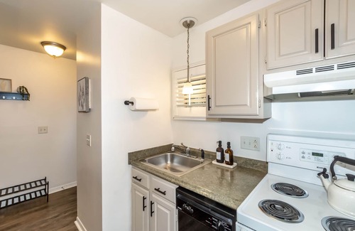 Norwich Villa | Peaceful Spa Villa Getaway - Hot Tub - 3 minutes to Mohegan Sun Casino