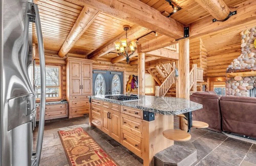 Timber Lakes Cabin | Peaceful, spacious log cabin in beautiful Heber, UT