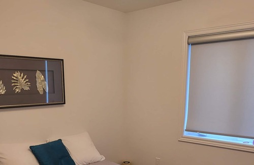 Beamsville House | Peaceful stay in a quiet, centrally located townhome in the heart of Lincoln.