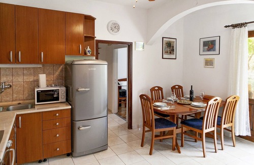 Gata Apartment | Peaceful Stay in Gata