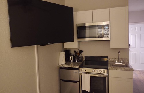 Amarillo Apartment | Peaceful Studio for Couples or Business Travel Queen bed, Roku TV, good Wi-Fi.