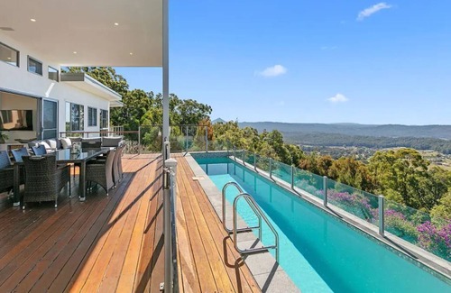 Ninderry Apartment | Peaceful studio with stunning views of the valley and beyond to the coastline.