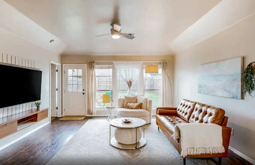 Broken Arrow House | Peaceful Suburban Living in Broken Arrow with Hot Tub for Relaxation.