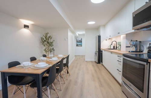 Armstrong House | Peaceful Suite near Vernon/Armstrong - Brand New