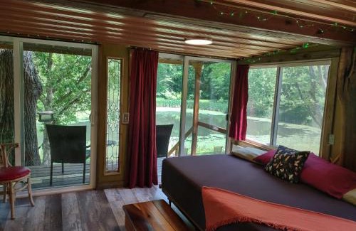 Laurelville House | Peaceful Tiny Bungalow Water View Hot Tub