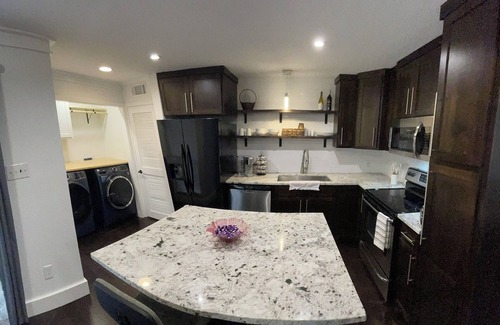 Springlake House | Peaceful Updated 2 bedroom townhome in Shreveport.
