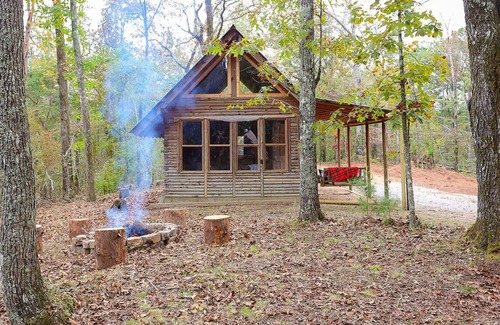 Columbiana Cabin | Peaceful Valley Rustic Cabin Getaway