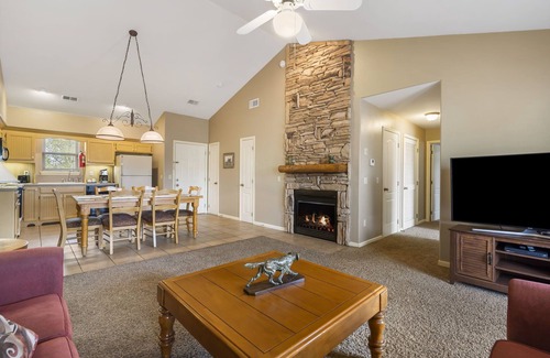 Branson West Condo | Peaceful Views and Sweet Dreams - Condo near Silver Dollar City