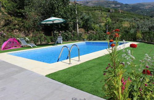 Resende Villa | Peaceful villa in São Martinho de Mouros with private pool