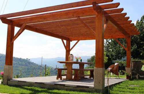 Resende Villa | Peaceful villa in São Martinho de Mouros with private pool