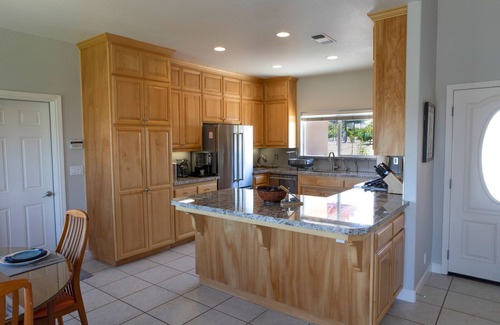 Paso Robles House | Peaceful Vineyard Escape, 2 Master Suites, Stunning Views & Authentic Pizza Oven