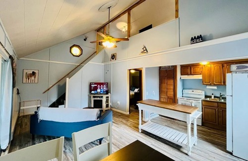 Jewett City Cottage | Peaceful WATERFRONT Cottage Near Mystic and Casinos