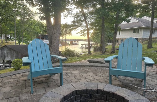 Henrico House | Peaceful Waterfront Home. Pet-friendly. Boat dock. Fast internet.