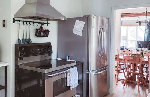 Southampton Cottage | "Peaceful Waterside Getaway: Sleeps 8, Short Stroll to Shops"n