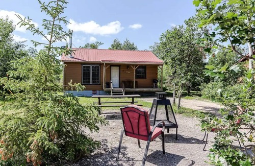 Saint Malo Cabin | Peaceful, Whimsical Retreat - Cabin 17