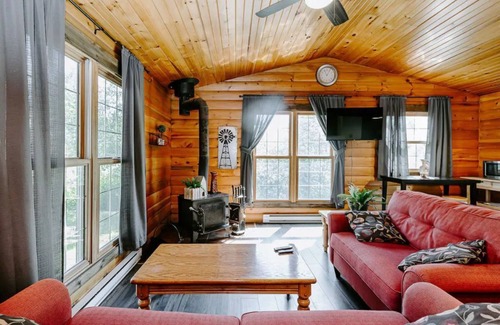 Saint Malo Cabin | Peaceful, Whimsical Retreat - Cabin 17