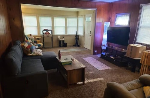 Robertsdale House | Peaceful Whiting Full Home Near Lakes, Parks, Chicago, and Hammond