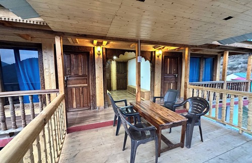 Kharsali House | Peaceful Wooden Homestay in Himalayan Village Near Dodital Trek Oakwood Homestay
