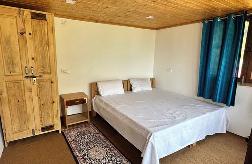 Kharsali House | Peaceful Wooden Homestay in Himalayan Village Near Dodital Trek Oakwood Homestay