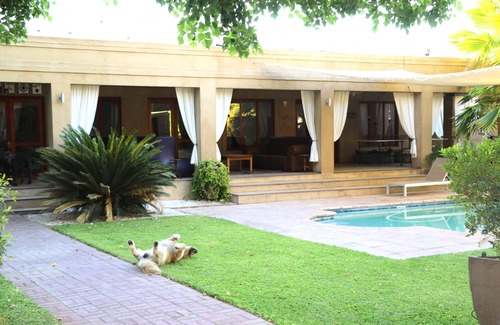 Kakamas House | Peacefull Garden Villa with pool and close to orange river.