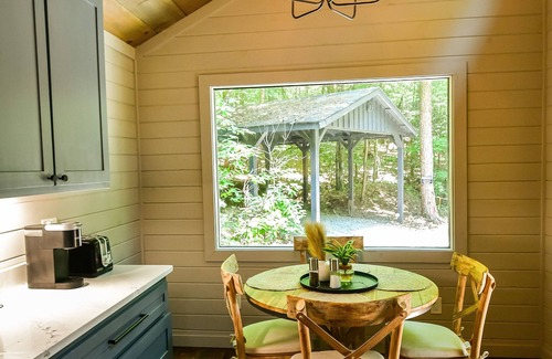 Cherry Log Cabin | Peach and Plumeria Hideaway Luxury 2br/1ba Newly Renovated Cabin with Hot Tub and Wifi