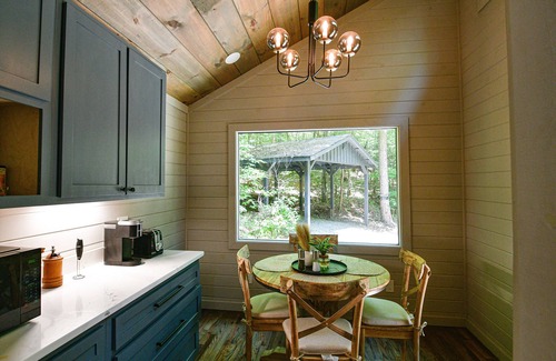 Cherry Log Cabin | Peach and Plumeria Hideaway Luxury 2br/1ba Newly Renovated Cabin with Hot Tub and Wifi