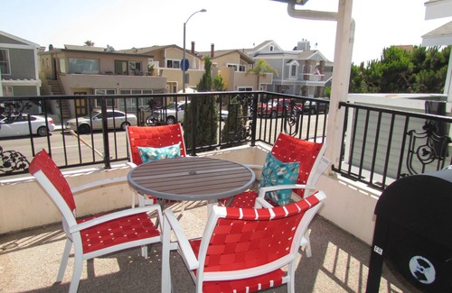 Balboa Peninsula Apartment | Peach Blossom Across From the Beach