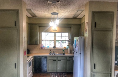 Vanderpool Cottage | PeachTree Cottage near Lost Maples